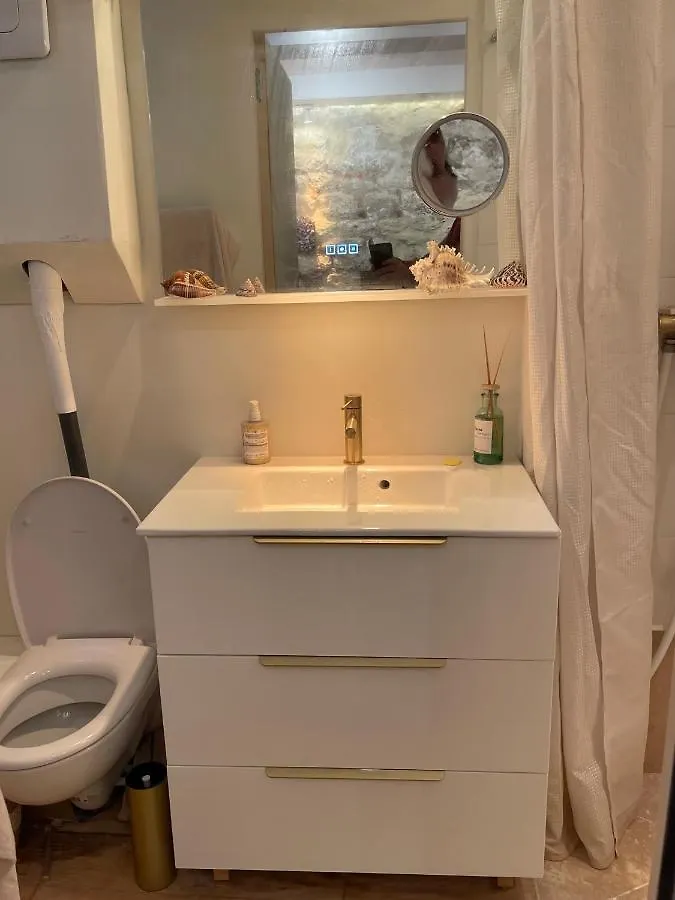 Chambres Studio Eleusis-Paris 0*, Paris